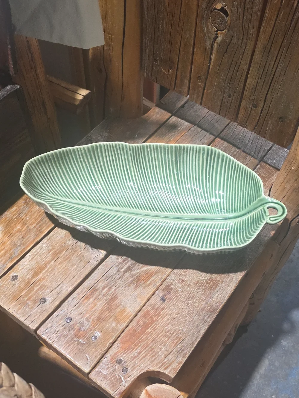 Bordello Green Ceramic Leaf Serving Platter/Bowl